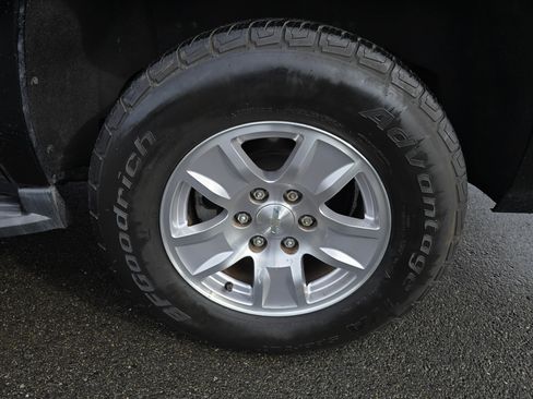 Used 2019 Chevrolet Suburban LT image 12