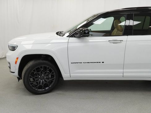 Certified 2024 Jeep Grand Cherokee L Summit image 16