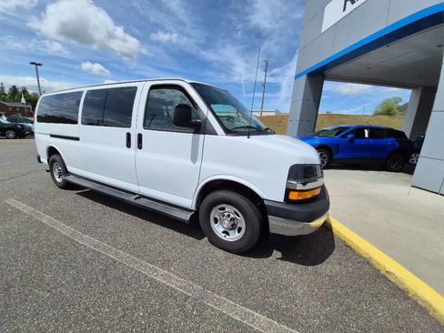 Used 2019 Chevrolet Express 3500 LT w/ LT Preferred Equipment Group RWD image 3