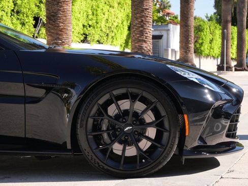 Used 2025 Aston Martin V8 Vantage Coupe image 4