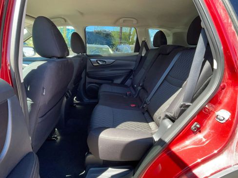 Used 2018 Nissan Rogue SV image 15