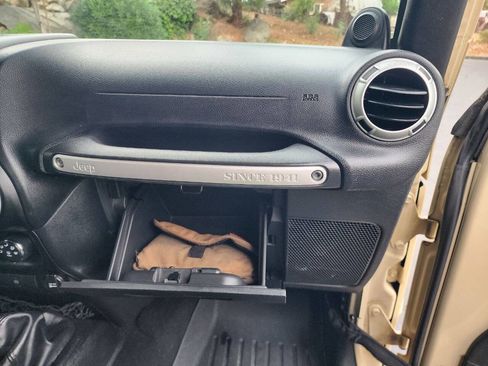 Used 2011 Jeep Wrangler Sahara w/ Dual Top Group image 30