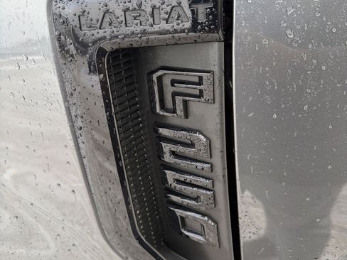 Certified 2022 Ford F250 Lariat w/ Black Appearance Package image 14