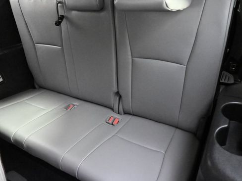 Used 2021 Toyota Highlander XLE AWD/4WD image 20