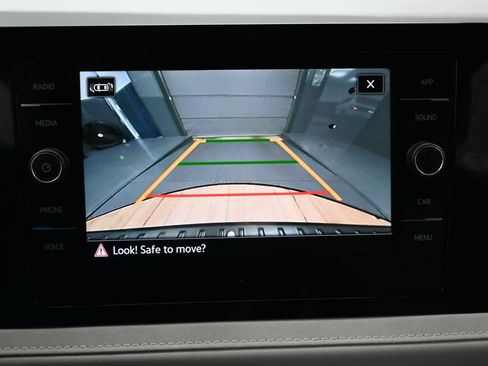 Used 2025 Volkswagen Taos SE FWD image 18