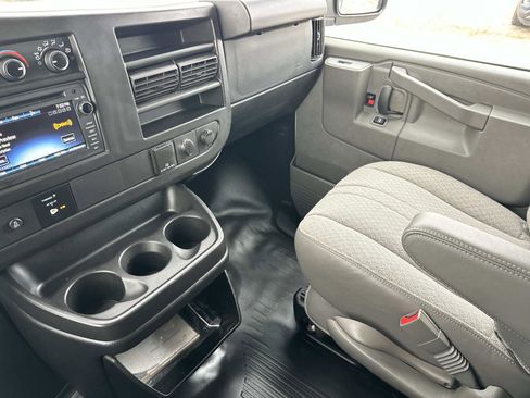 Certified 2017 Chevrolet Express 2500 image 32