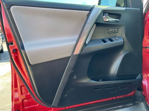 Used 2017 Toyota RAV4 Limited image 11