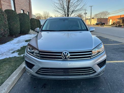Used 2016 Volkswagen Touareg Sport image 4