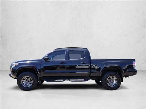 Used 2020 Toyota Tacoma TRD Sport w/ Technology Package AWD/4WD image 8