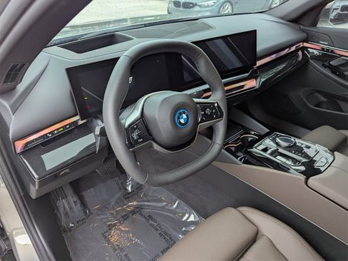 Used 2026 BMW i5 eDrive40 image 10