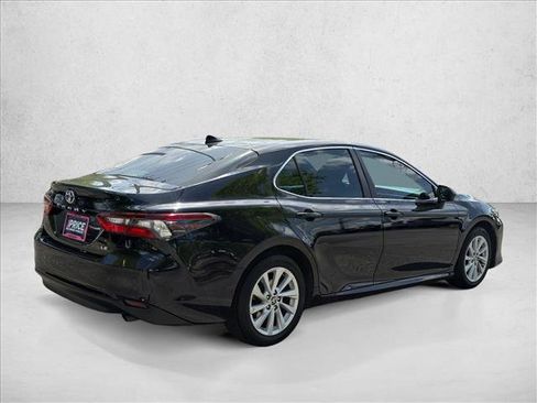 Used 2022 Toyota Camry LE image 5