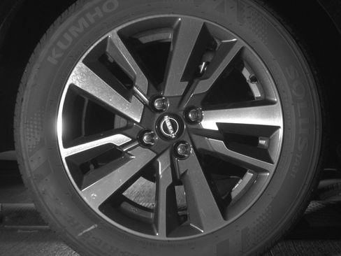 Used 2025 Nissan Versa SV image 15