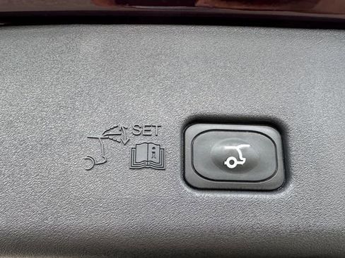 Used 2024 Lincoln Nautilus Reserve w/ Equipment Group 202A image 15