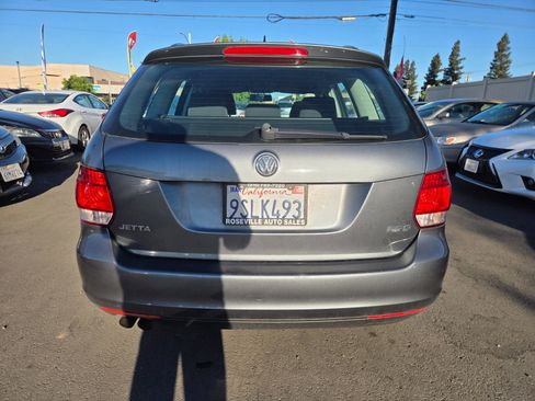 Used 2011 Volkswagen Jetta SE image 3