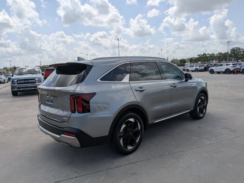 Certified 2025 Kia Sorento SX Prestige AWD/4WD image 8