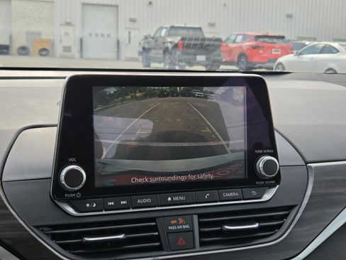 Used 2024 Nissan Altima 2.5 SV FWD image 20
