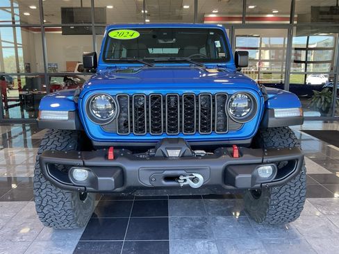 Used 2024 Jeep Wrangler Unlimited Rubicon image 2