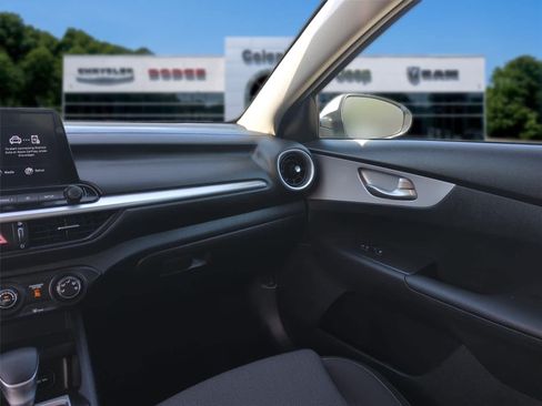 Used 2023 Kia Forte LXS w/ LXS Technology Package FWD image 31
