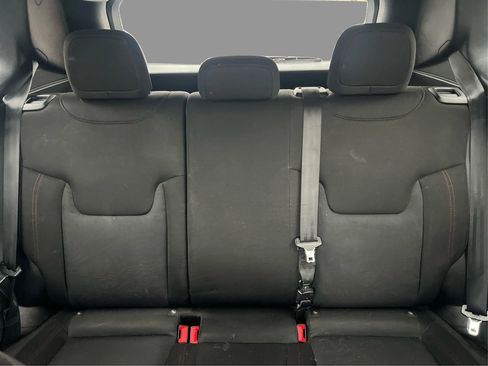 Used 2015 Jeep Renegade Trailhawk w/ Cold Weather Group image 17