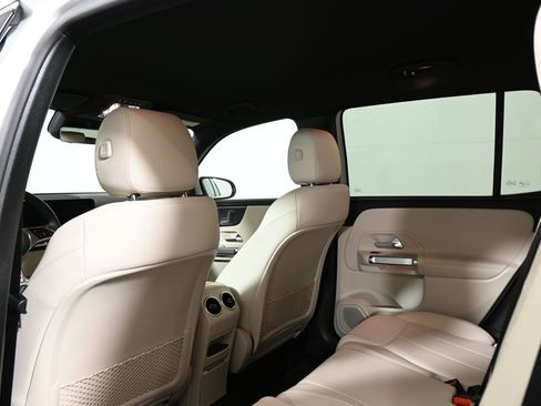 Used 2025 Mercedes-Benz GLB 250 4MATIC image 31