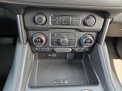 Used 2024 Chevrolet Tahoe Premier RWD image 18