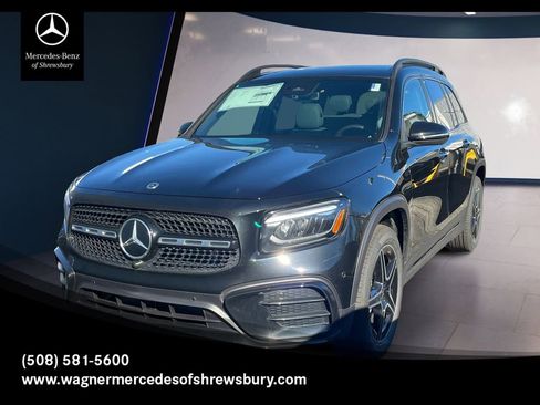 Used 2026 Mercedes-Benz GLB 250 4MATIC image 1