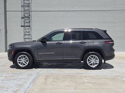 Used 2025 Jeep Grand Cherokee Laredo X RWD image 5