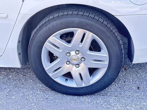 Used 2011 Chevrolet Impala LT w/ Luxury Edition Package FWD image 12