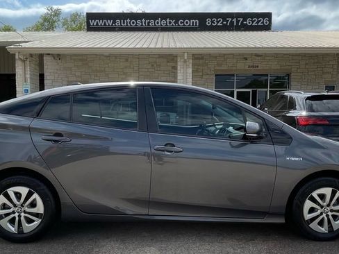 Used 2017 Toyota Prius Four FWD image 7