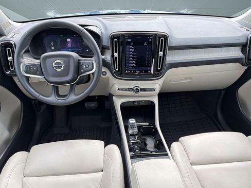 Used 2023 Volvo XC40 B5 Plus w/ Climate Package image 25