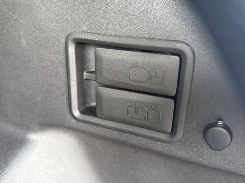 Used 2024 Chevrolet Equinox Premier w/ Redline Edition FWD image 29