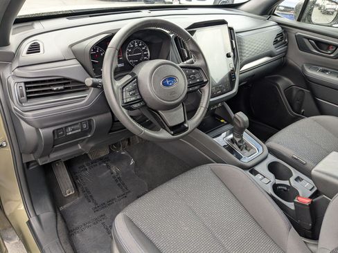 Used 2025 Subaru Forester Premium AWD/4WD image 17