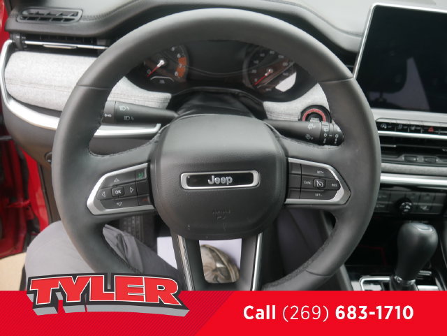 Used 2023 Jeep Compass Latitude AWD/4WD image 30