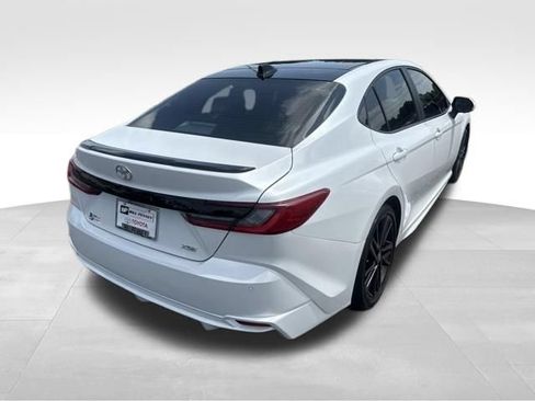 Used 2025 Toyota Camry XSE FWD image 5