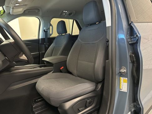 Used 2025 Ford Explorer Active AWD/4WD image 8