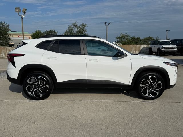 Used 2025 Chevrolet Trax RS w/ Driver Confidence Package FWD image 4