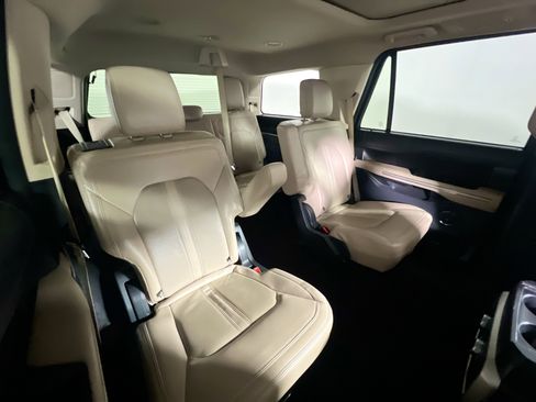 Used 2023 Ford Expedition Limited AWD/4WD image 33