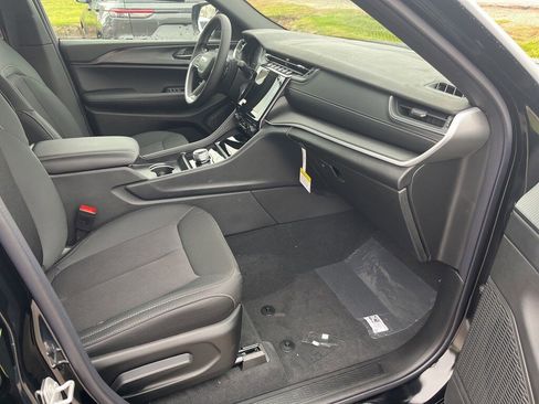 New 2025 Jeep Grand Cherokee Laredo X image 10