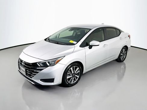 Used 2023 Nissan Versa SV FWD image 3