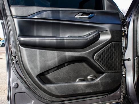 Used 2024 Jeep Grand Cherokee Altitude image 8