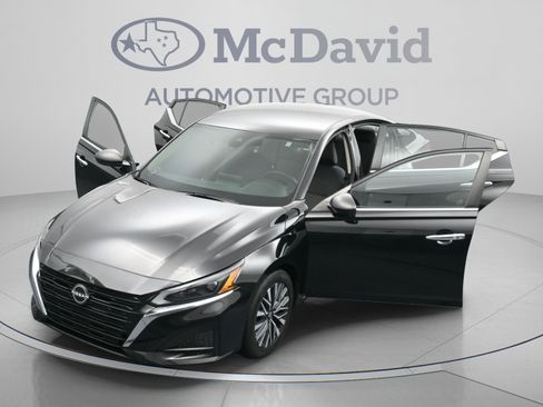 Used 2024 Nissan Altima 2.5 SV FWD image 47