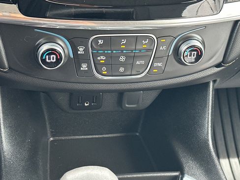 Used 2021 Chevrolet Traverse LS FWD image 14