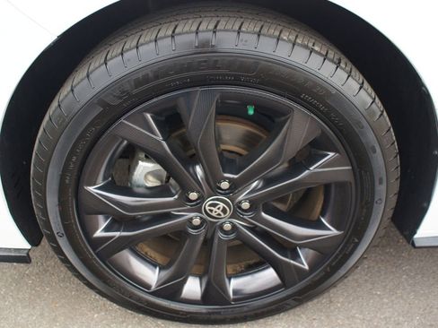 Used 2025 Toyota Sienna XSE w/ XSE Plus Package image 28