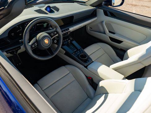 Used 2020 Porsche 911 Carrera 4S image 32