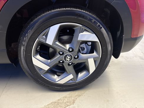 Used 2022 Hyundai Venue Limited FWD image 8