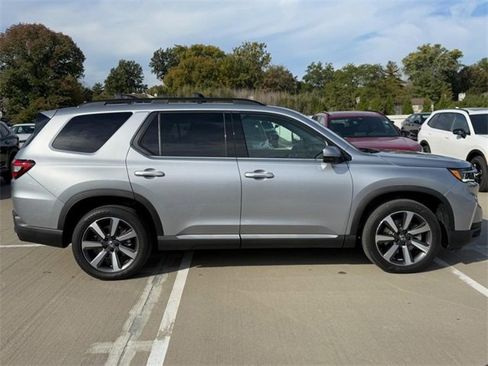 Used 2023 Honda Pilot Touring image 2
