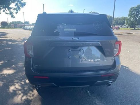 Used 2024 Ford Explorer XLT w/ Equipment Group 202A RWD image 4