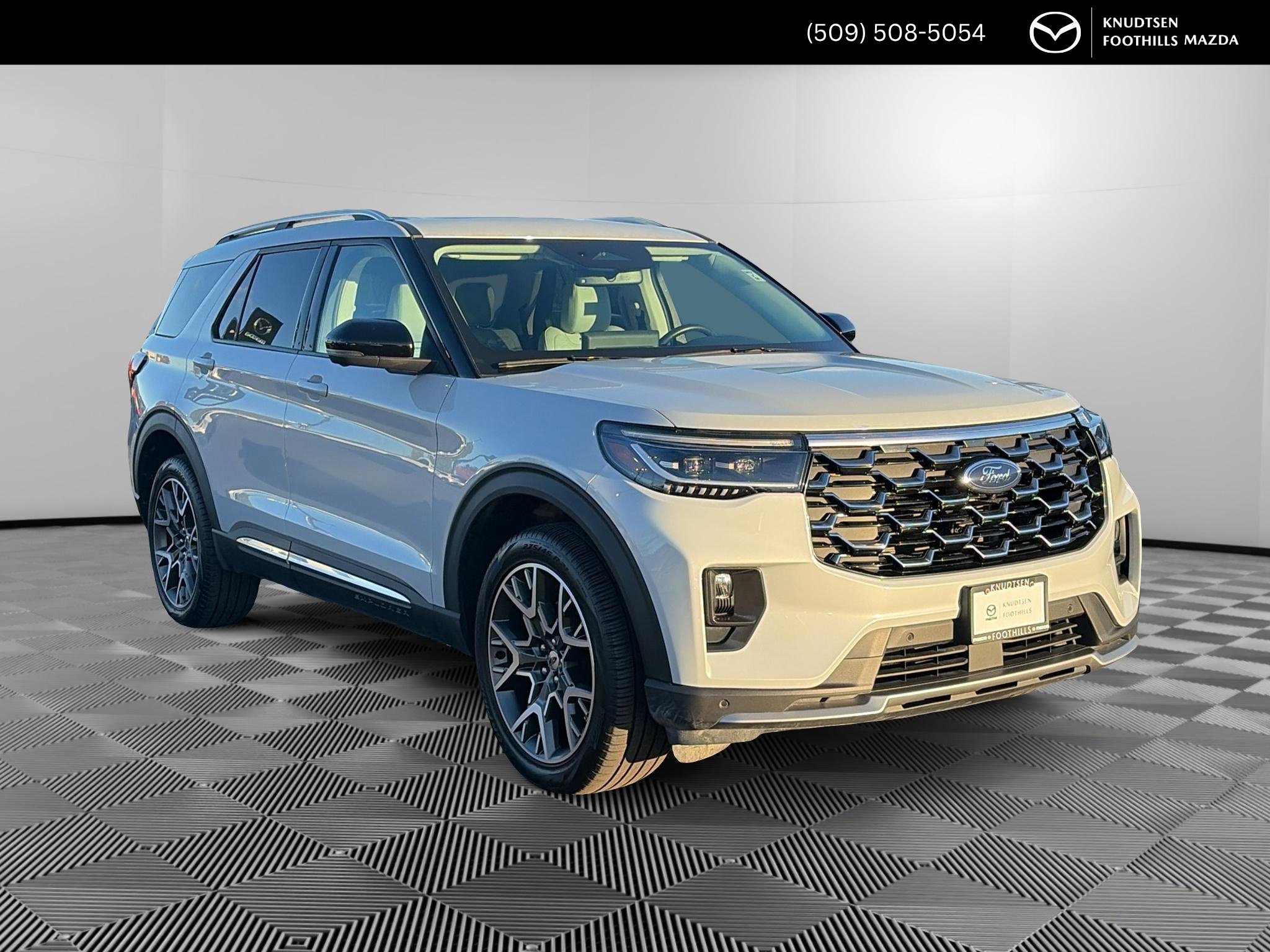 Used 2025 Ford Explorer Platinum w/ Ultimate Package AWD/4WD image 1