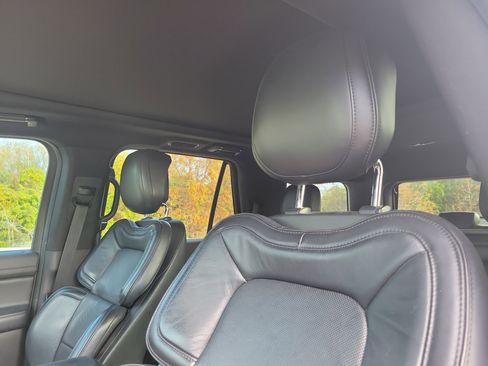 Used 2019 Lincoln Navigator Select image 18