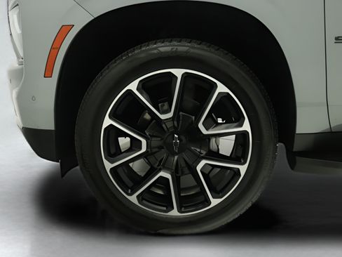 Used 2026 Chevrolet Suburban RST RWD image 27